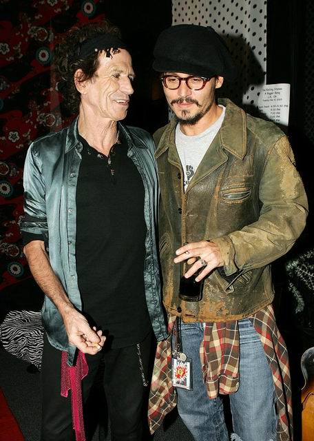 http://www.johnnydepp.ru/jdportal/html/content/gallery/events/concert2005/004.jpg