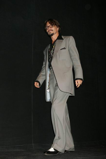 http://www.johnnydepp.ru/jdportal/html/content/gallery/films/TorontoFF2005/003.jpg