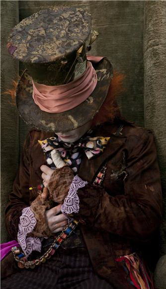 http://www.johnnydepp.ru/jdportal/html/content/irishka/AIW/MAD_HATTER/16.jpg